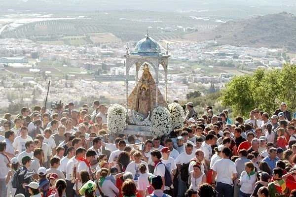 Imagen de la procesión de María Santísima de la Sierra, en Cabra.